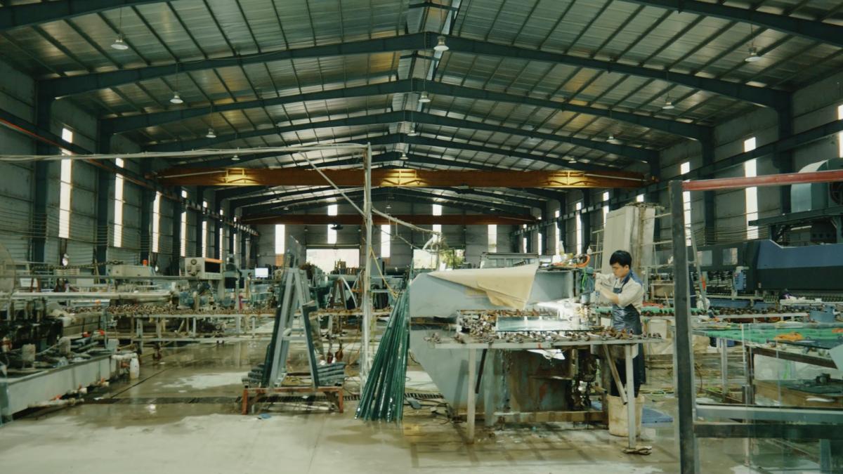 Địa chỉ đặt kính phản quang màu trà tại nhà máy Thăng Long 