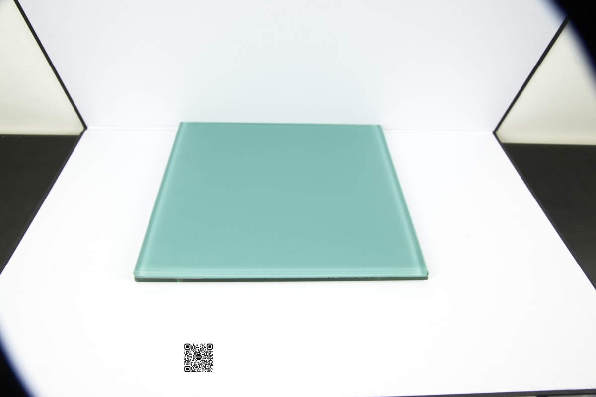 gương to treo tường phòng khách