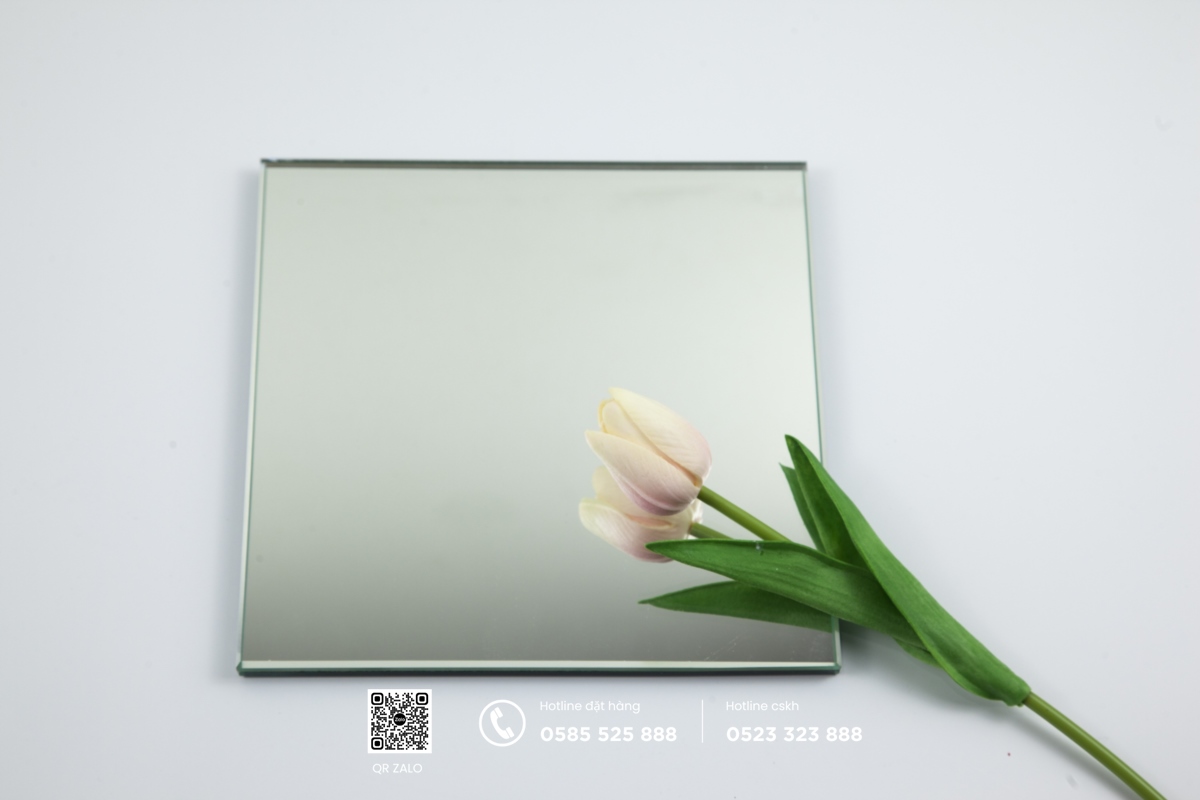 treo gương phòng khách
