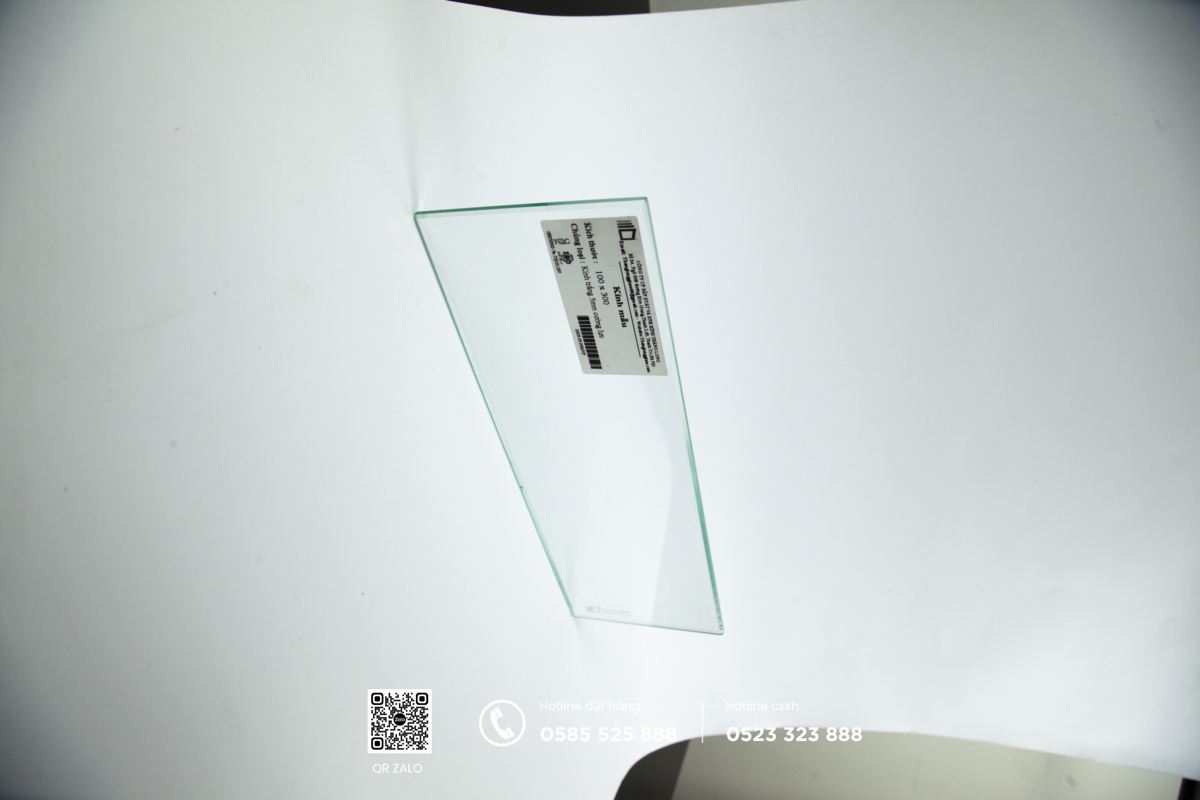 giá kính 5ly cường lực
