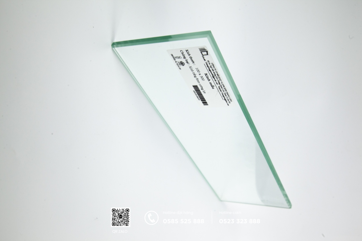 giá kính cường lực 8 ly