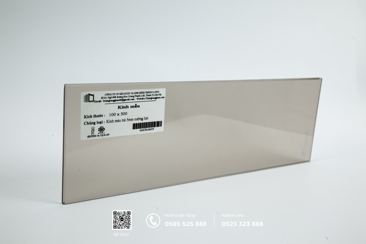 giá kính cường lực màu trà 5mm