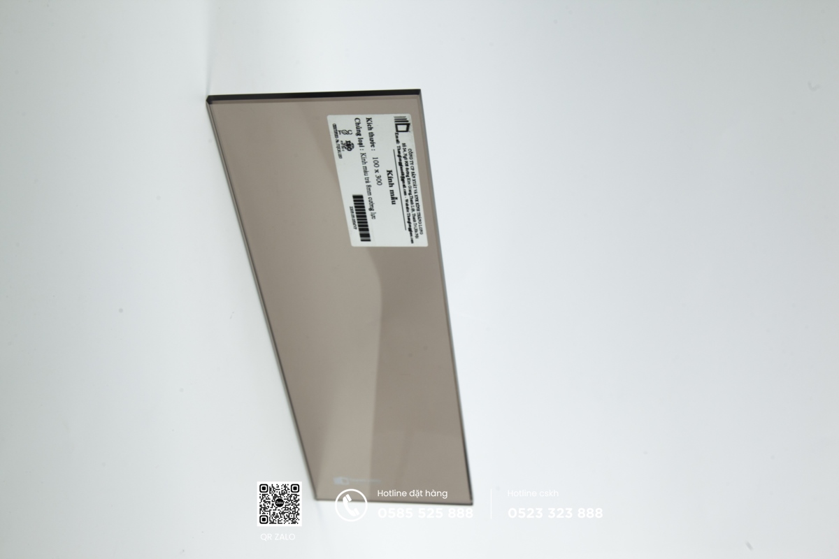 giá kính cường lực màu trà 8 mm