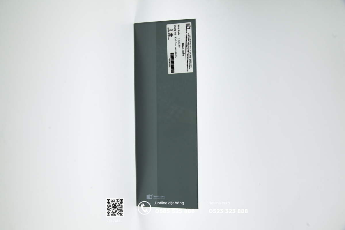 giá kính cường lực màu xanh đen 5mm