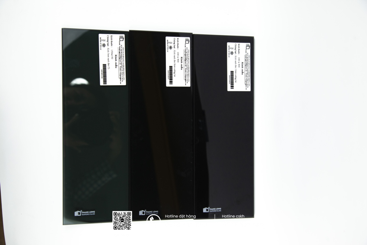 kính màu xanh đen