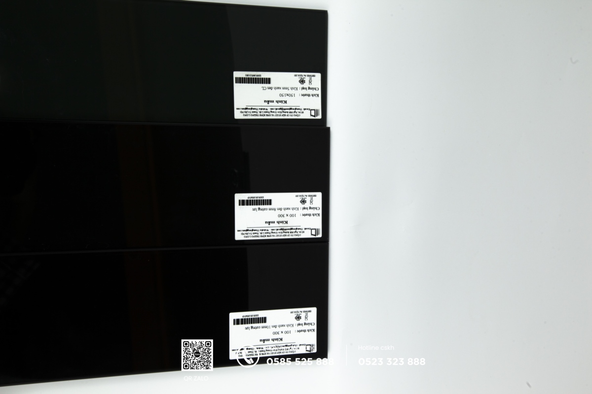 kính màu xanh đen đậm