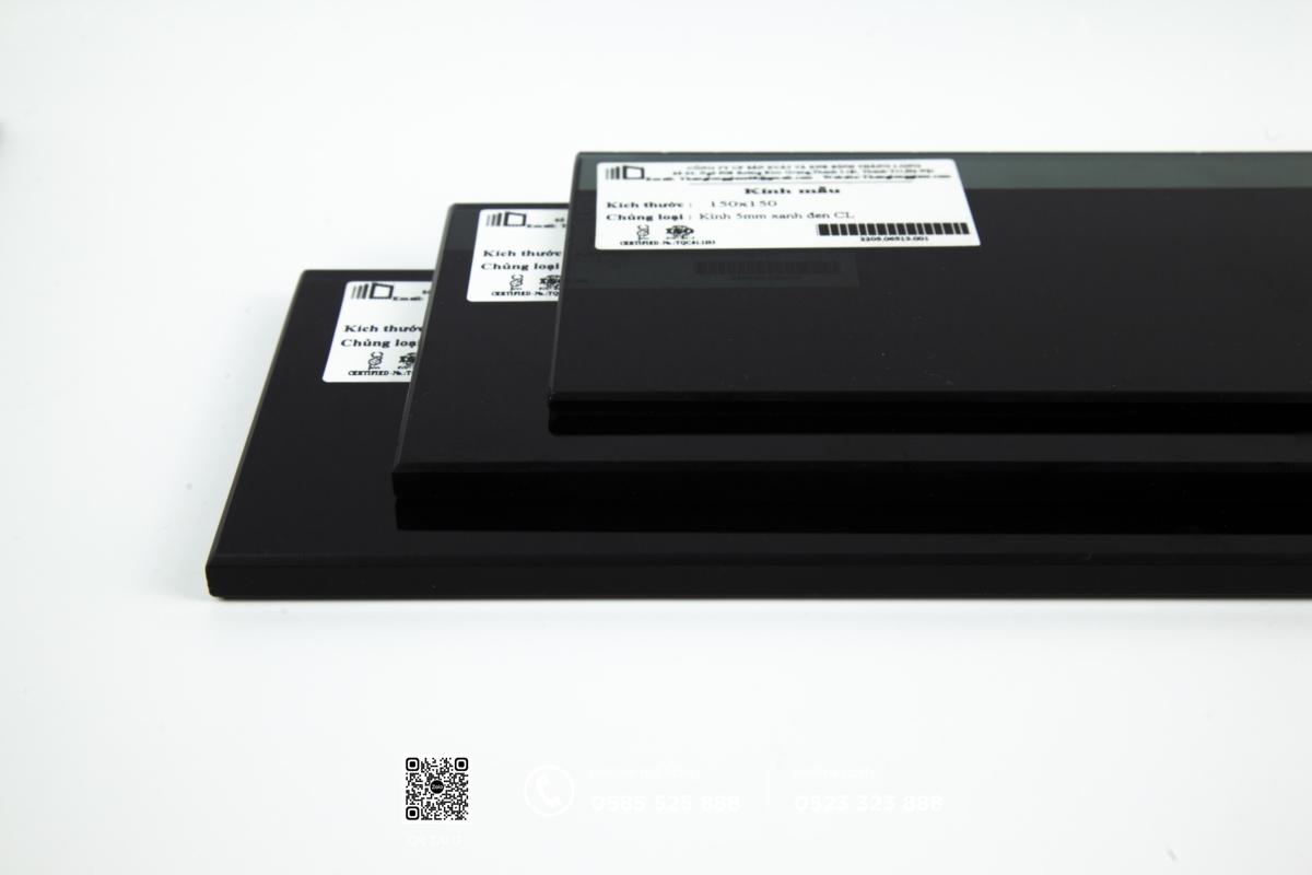 giá kính cường lực màu xanh đen