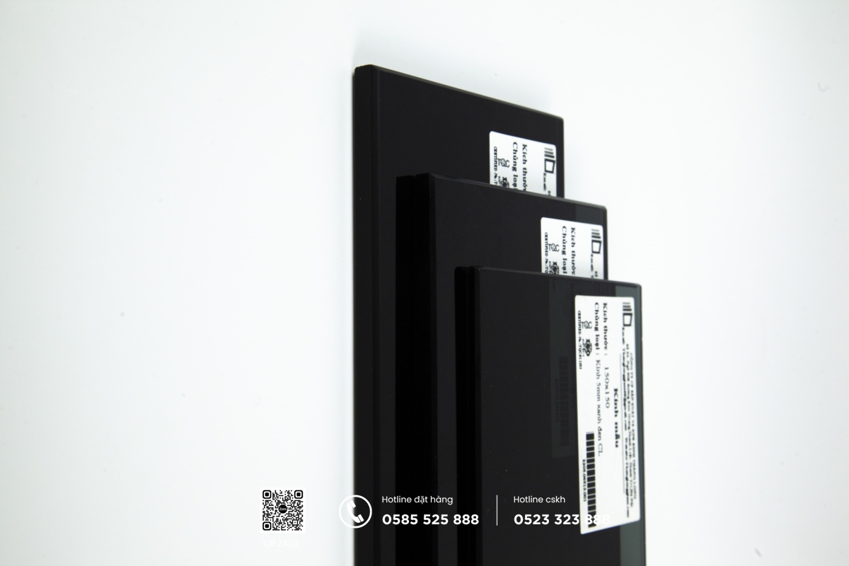 kính màu xanh đen đen