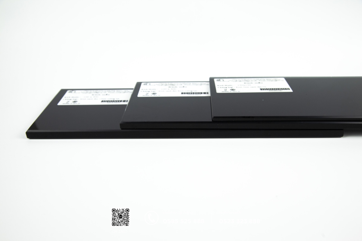 kính thuỷ màu xanh đen