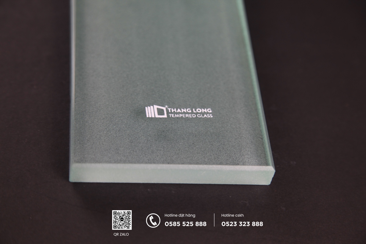 kính cường lực phun cát