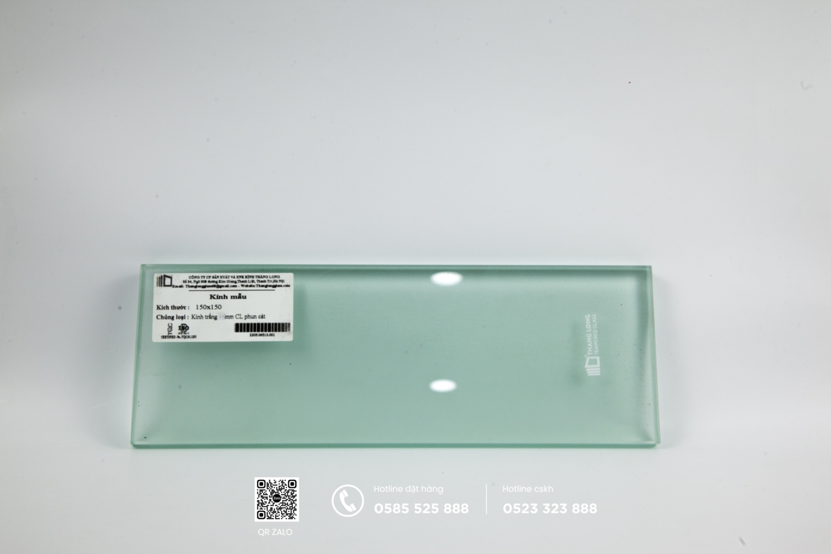 giá kính cường lực phun cát 10mm