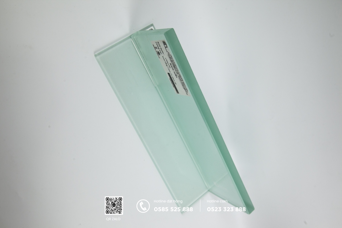 giá kính cường lực mờ 15mm