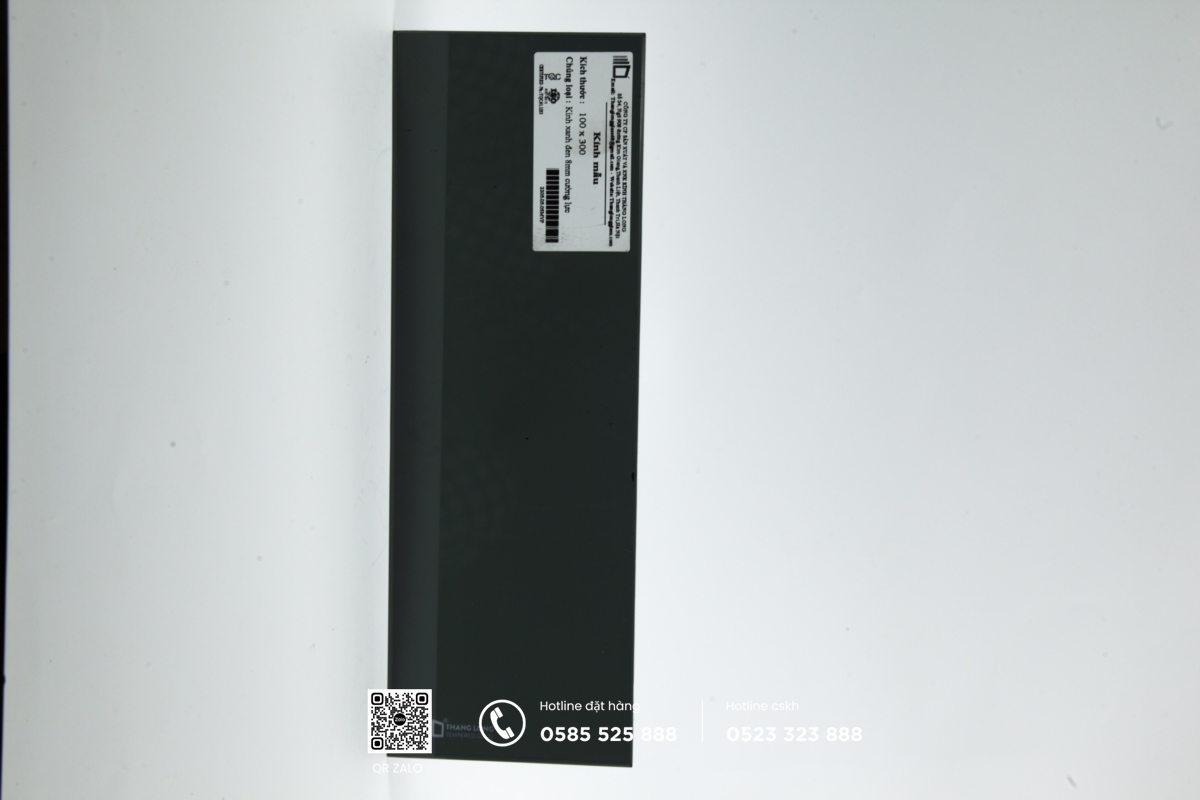 giá kính cường lực xanh đen 8ly