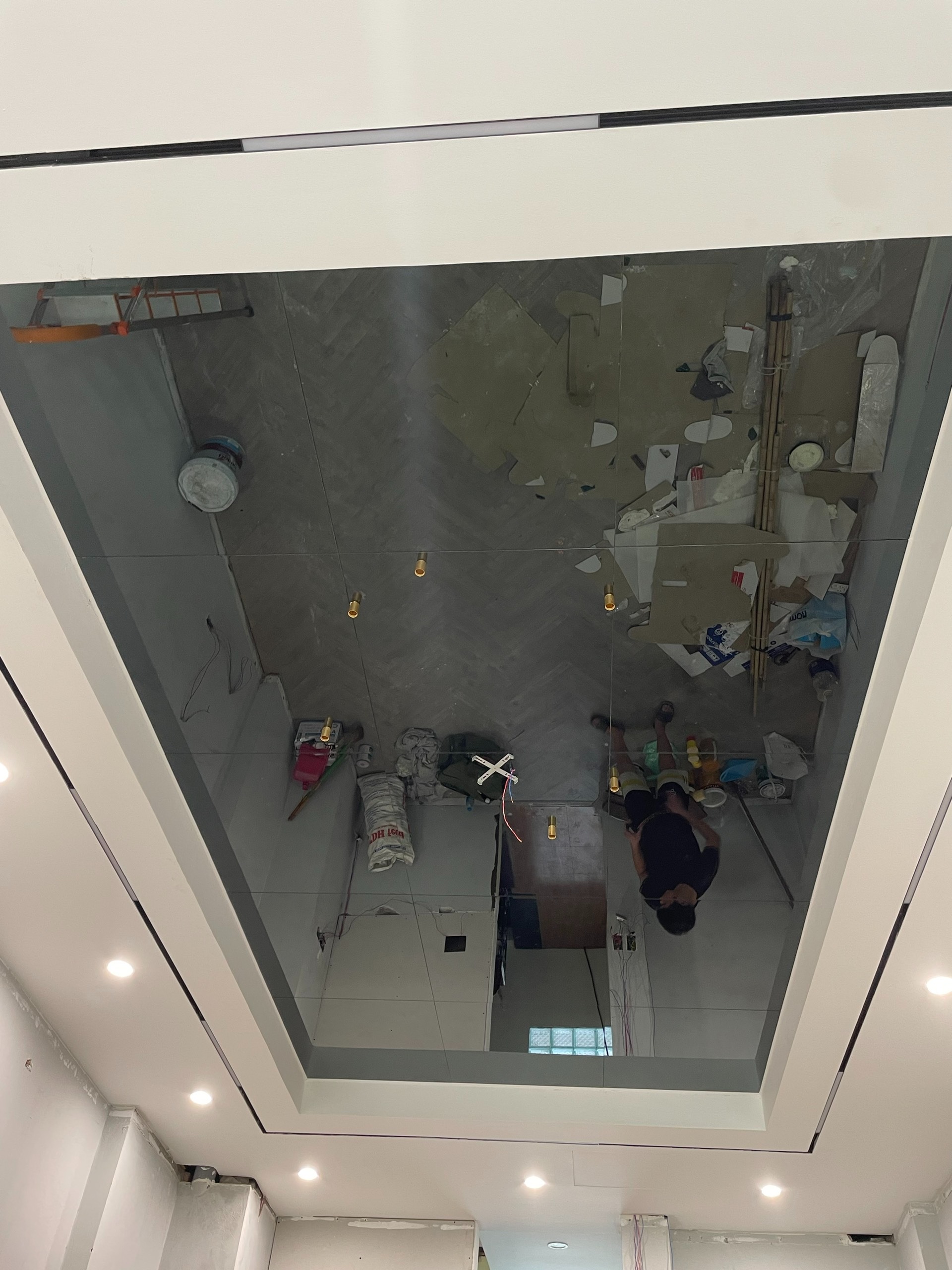 Gương màu xám khói trang trí