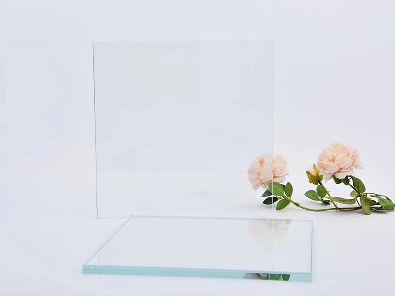 Phân biệt kính siêu trong
